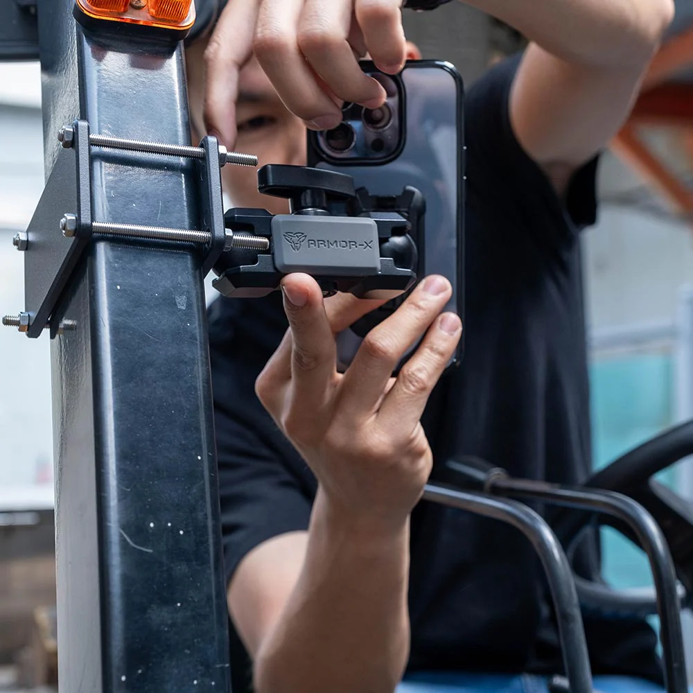 P60K | Forklift Trucks Pillar Mount | ONE-LOCK for Phone - Image 5