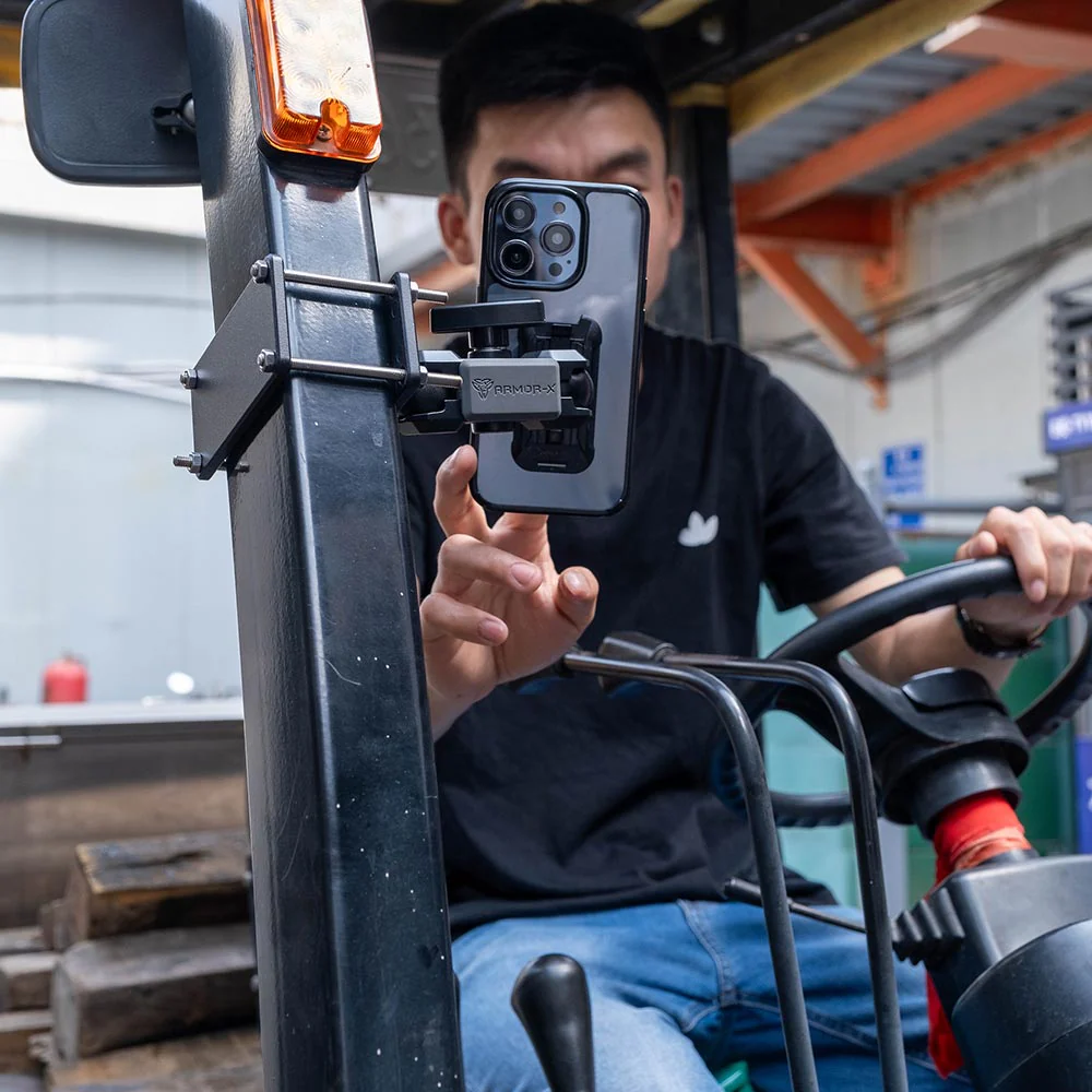 P60K | Forklift Trucks Pillar Mount | ONE-LOCK for Phone - Image 6