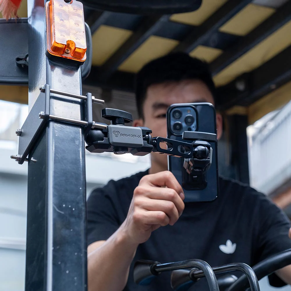 P60K | Forklift Trucks Pillar Mount | ONE-LOCK for Phone - Image 10