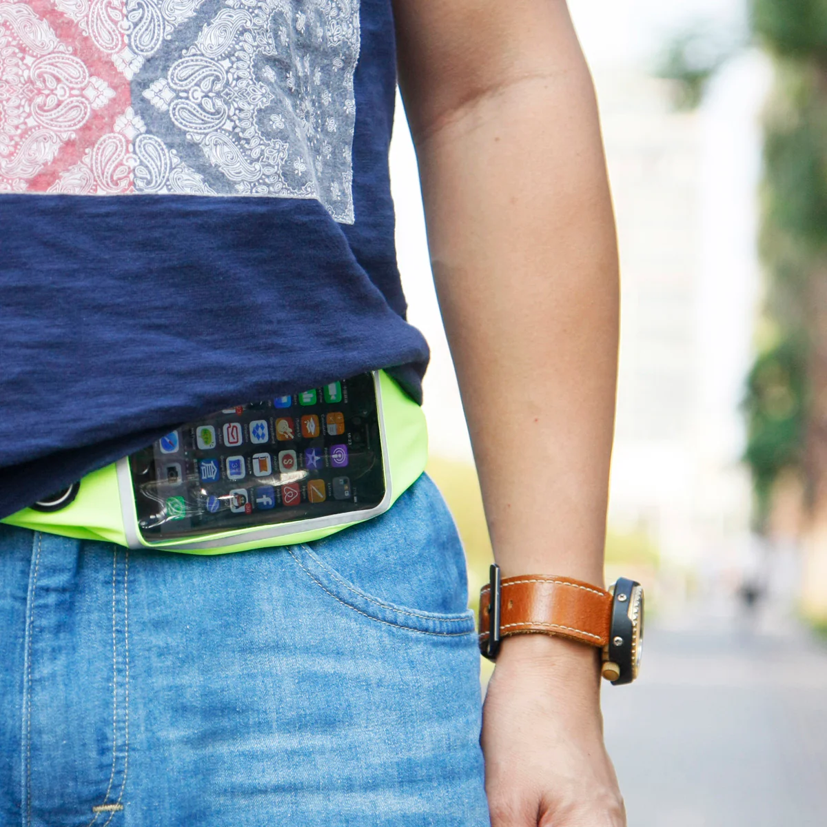 WB02-RD Sports running waist bag with touch screen - Image 2